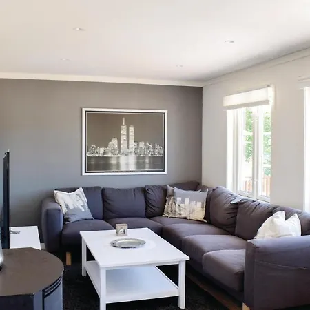 Three-bedroom Holiday In Lindesnes *